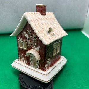 Red House by Coalport. Fine Bone Chine. Made in England. (922)